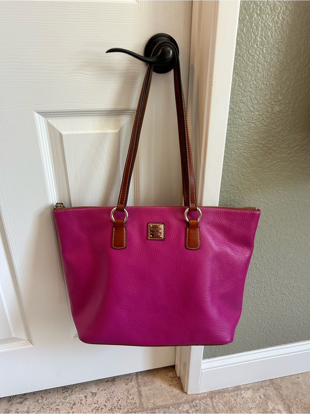 Dooney & Bourke Leather Laptop Bag / Tote in Fuchsia w/ Brown Straps 💕